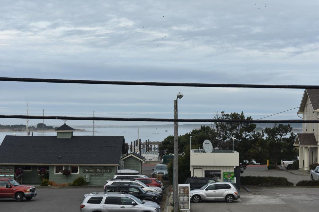 Lighthouse Cove Inn Bandon Exterior photo View of the airport from the town of Port Angeles